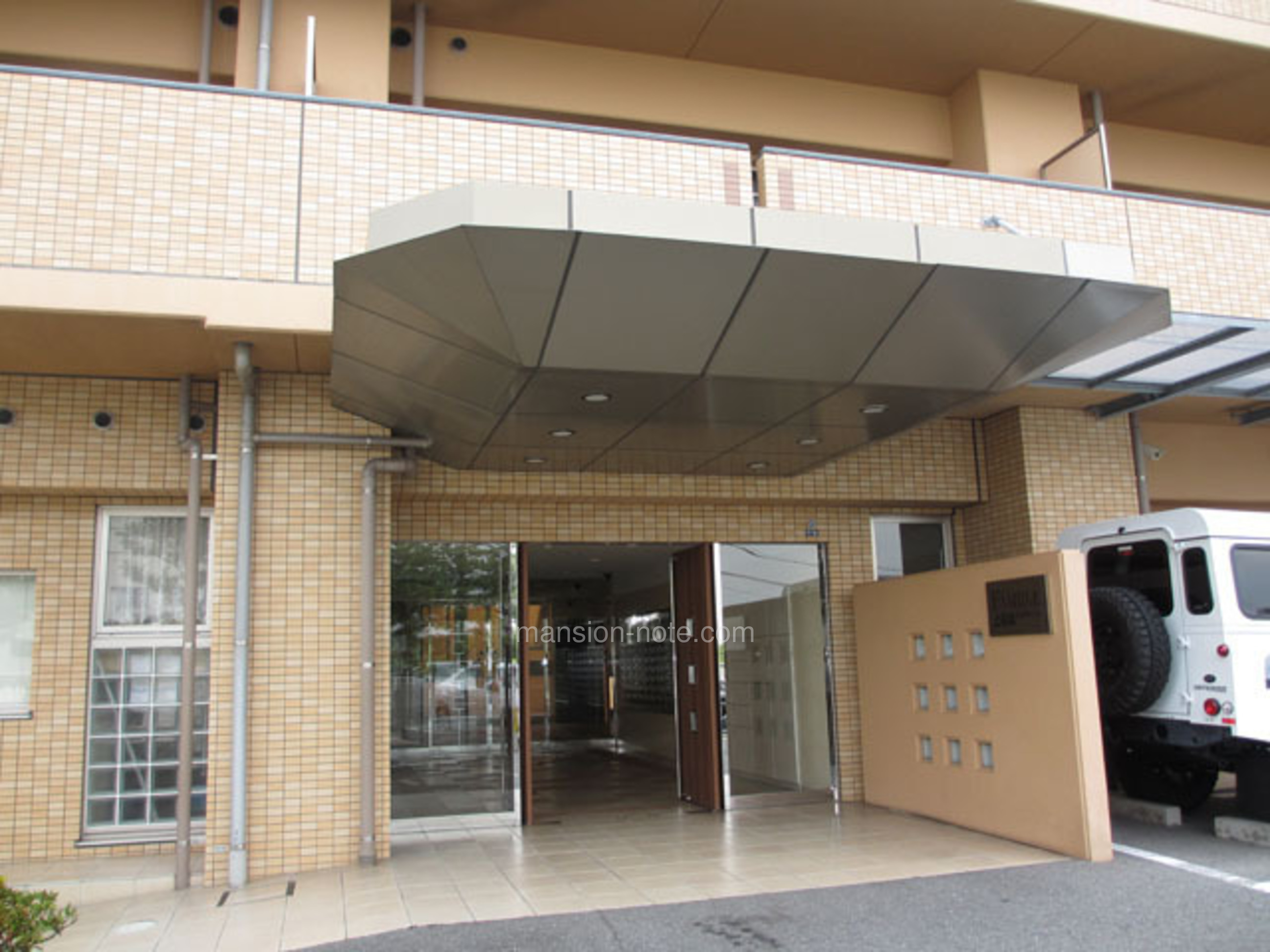 「大阪平野の眺望がよい。特に夜景は秀逸。このためだけにこ...」 総合評価の良い点 ファミール上石切アルテサージュ マンションノート